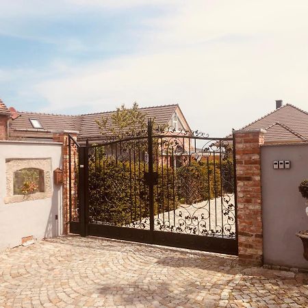 Alte Schmiede Mit Sauna, Pool Und Whirpool Im Aussenbereich Schoenstes Ferienhaus Der Lausitz Elsterheide Exterior photo